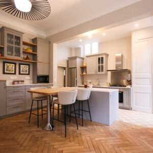 cuisine grise et bois
