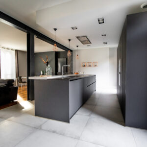 Cuisine design gris foncé